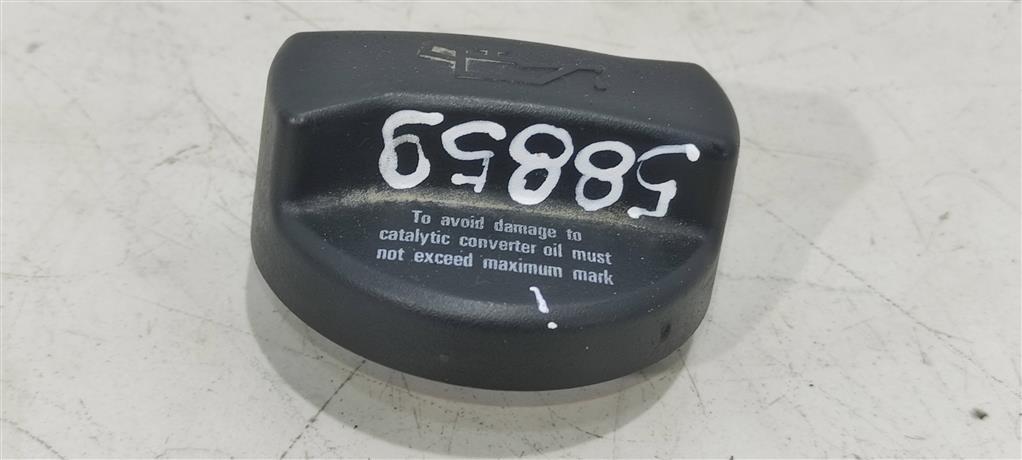 пробка маслозаливная Volkswagen Caddy 3 поколение 2006, 1.9 л., TDi, бензин, 06B103485B, 028103485, AXE, 06B103485C, AXD, BLJ, BNZ, BPC - фото №1