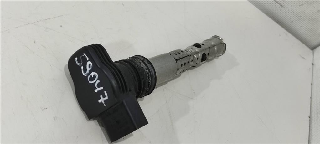катушка зажигания Audi A6 4B/C5 2000, 1.8 л., бензин, седан, AVF, AVB, AKN, 06B905115L, AWT, AWM, ALT, AUM, 06B905115R, AWX, 06A905115D, AUQ, ALZ, AWV, ARY, ARX, 06B905115S, AWD, AWW, BAU - фото №1
