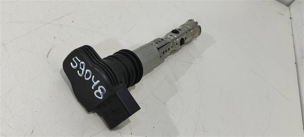 катушка зажигания Audi A6 4B/C5 2000, 1.8 л., бензин, седан, AVF, AVB, AKN, 06B905115L, AWT, AWM, ALT, AUM, 06B905115R, AWX, 06A905115D, AUQ, ALZ, AWV, ARY, ARX, 06B905115S, AWD, AWW, BAU - фото №1