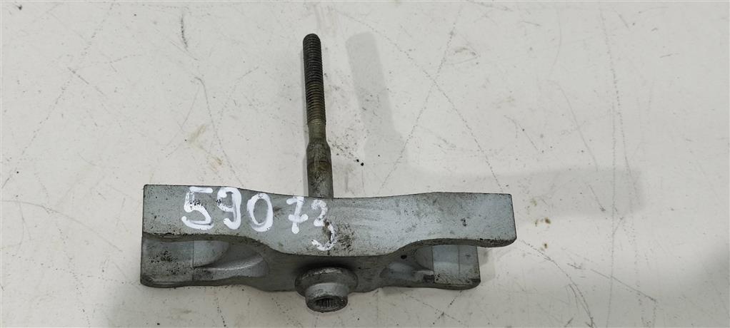 крепление форсунки Volkswagen Passat B7 2013, 2.0 л., TDi, дизель, седан, 03L130216A, CFF, 03L216A - фото №1
