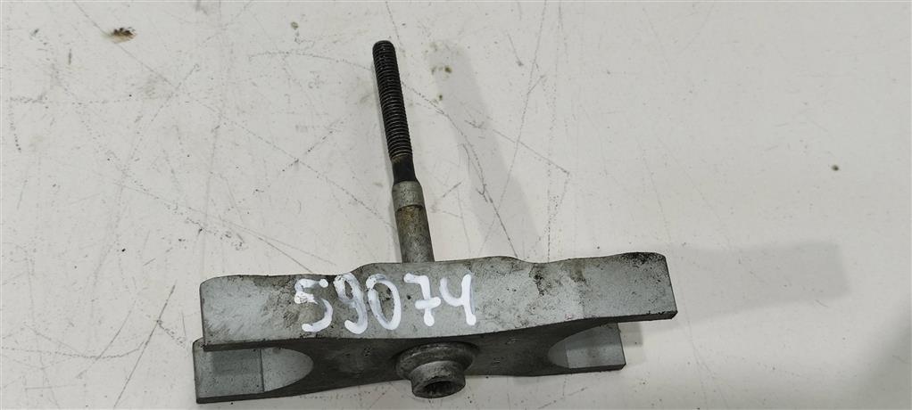 крепление форсунки Volkswagen Passat B7 2013, 2.0 л., TDi, дизель, седан, 03L130216A, CFF, 03L216A - фото №1