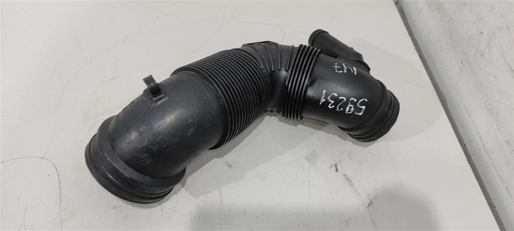 патрубок (трубопровод, шланг) Volkswagen Jetta 5 поколение 2008, 2.0 л., TDi, дизель, седан, 3C0129654P, 3C0129654AJ, BMN, CBAA, CBAB, CBDC, CBBB, CFFA, CFFB, CLCA, CFGB - фото №1