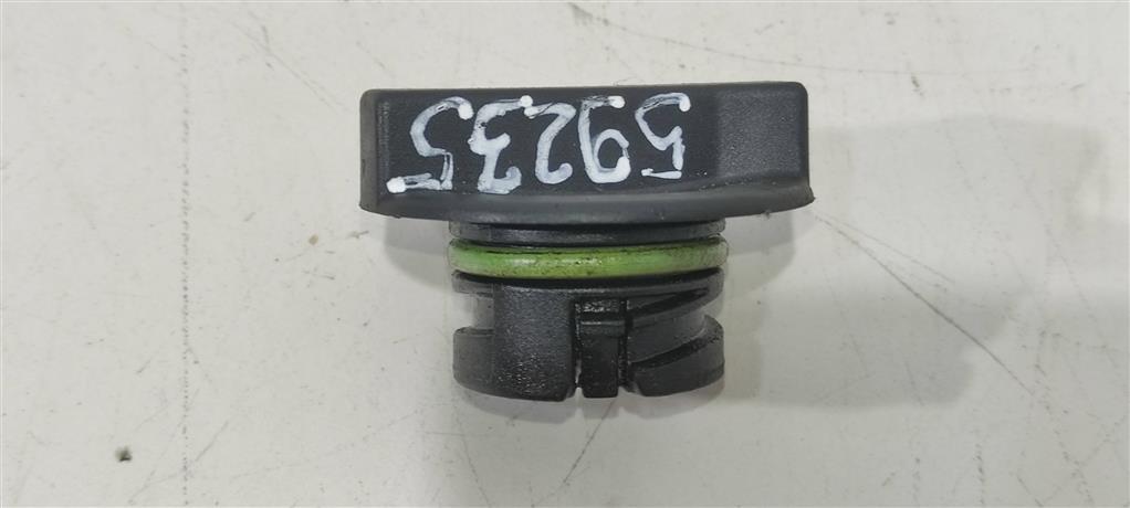 пробка маслозаливная Ford Focus 3 поколение 2013, 1.6 л., бензин, хетчбэк 5 дв., EP6, 5FX, 5GY, 5FW, 5FT, N12B16A, 5F0, 5F04, 5F01, 10FHCK, 5F01EP6C, 5FH, 5FS, N12B16, N16B, N16B16, 10FJAU, 10FJCG, EP6DT, 5G0, 5G02, 5GZ, EP6FDT, FDTM, EP6FDTM, N12, N12B, N16, N16B16A, PSA5FT, V753354980N - фото №1