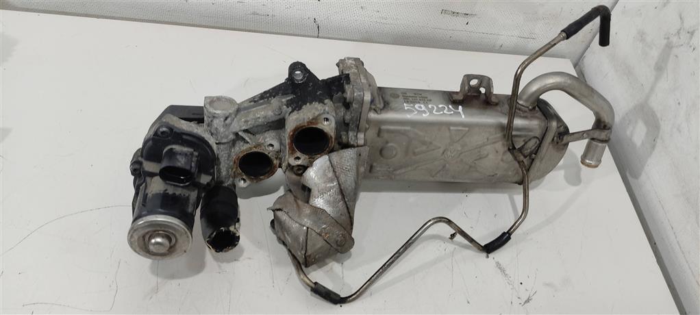 охладитель EGR / Радиатор EGR Volkswagen Passat B7 2013, 2.0 л., TDi, дизель, седан, 03L131512CF, 03L131512CH, 03L131512BB, 03L131512DQ, 03L131512BL, CAY, CFH, 03L131512C, CFF, CFG, CLL, CLJ, CFJ, CLC, 03L131527AX - фото №1