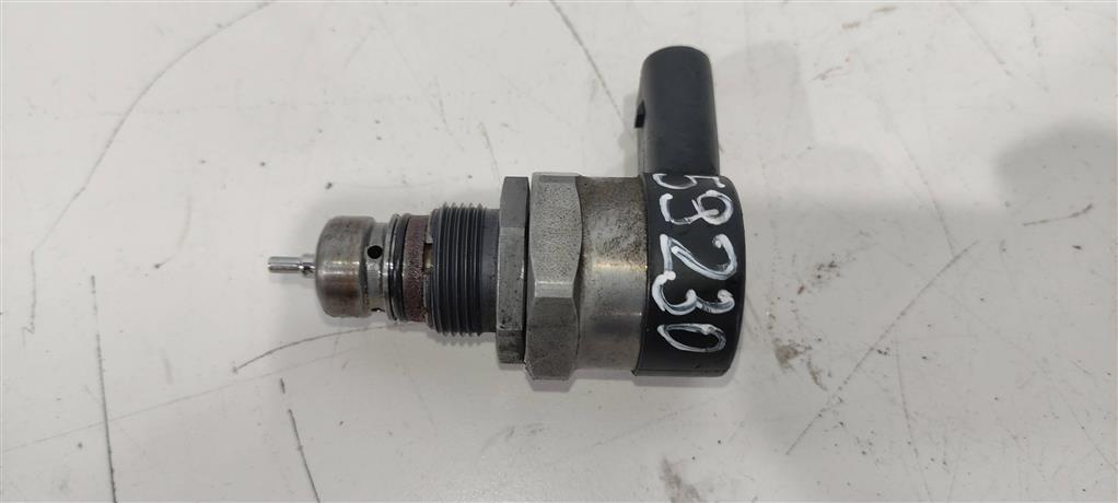 датчик давления топлива Volkswagen Passat B7 2013, 2.0 л., TDi, дизель, универсал, 057130764H, ., 0281002859, 03L130089 - фото №1