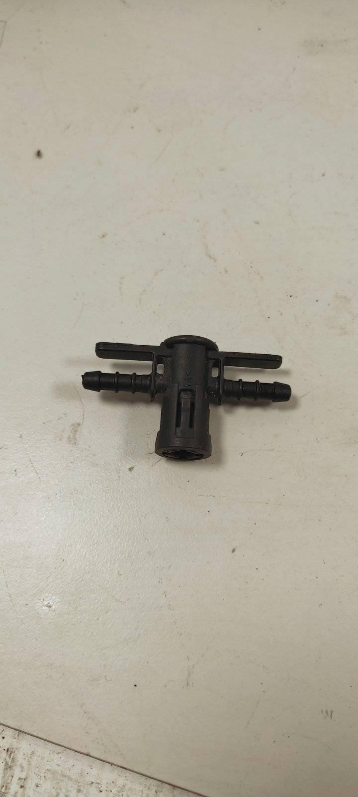 Фиксатор обратки Volkswagen Passat B7 2013, 2.0 л., TDi, дизель, 059130218Q, 059130218A, 059130218AD, 059130218AE, 059130218AF, 059130218AM, 059130218AS, 059130218C, 059130218D, 059130218F, 059130218H, 059130218J, 059130218L - фото №1