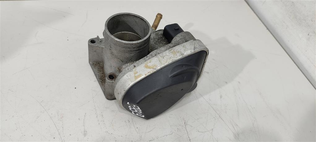 заслонка дроссельная Volkswagen Polo 4 поколение 2003, 1.4 л., бензин, хетчбэк 5 дв., 036133062N, AUA, BCA, APE, AXP, 036133062L, BBY - фото №1
