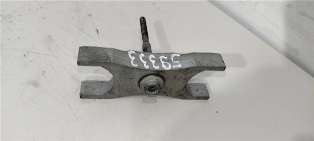 крепление форсунки Volkswagen Passat B7 2013, 2.0 л., TDi, дизель, седан, 03L130216A, CFF, 03L216A - фото №1