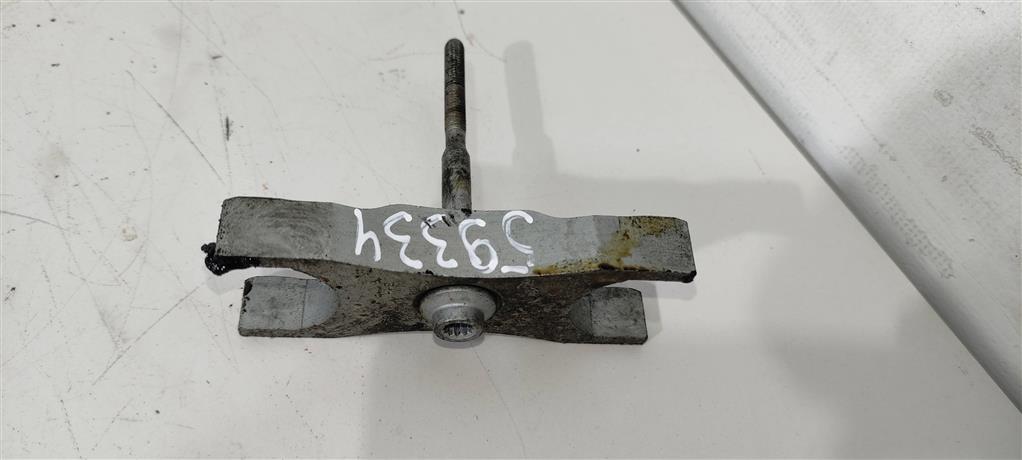 крепление форсунки Volkswagen Passat B7 2013, 2.0 л., TDi, дизель, седан, 03L130216A, CFF, 03L216A - фото №1