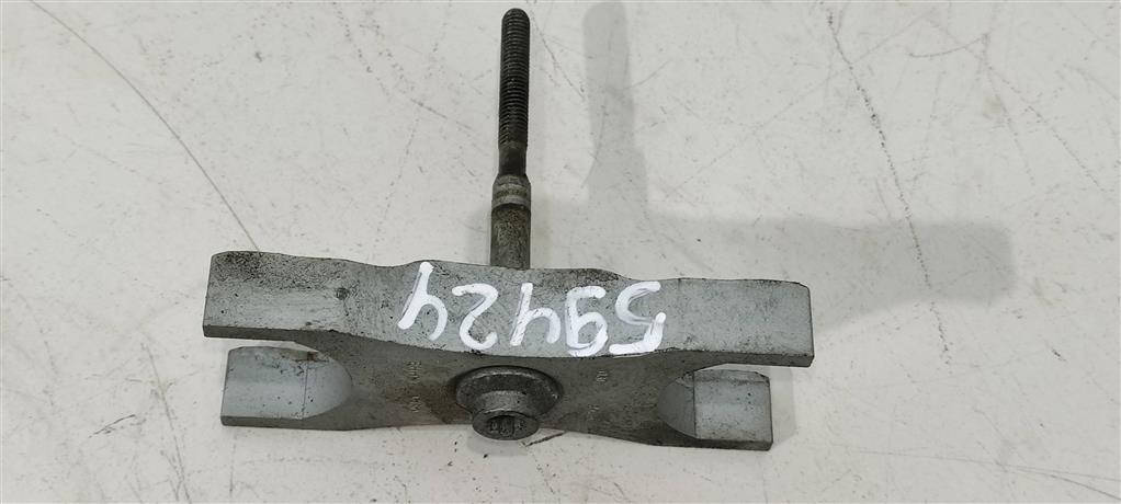 крепление форсунки Volkswagen Passat B7 2013, 2.0 л., TDi, дизель, седан, 03L130216A, CFF, 03L216A - фото №1