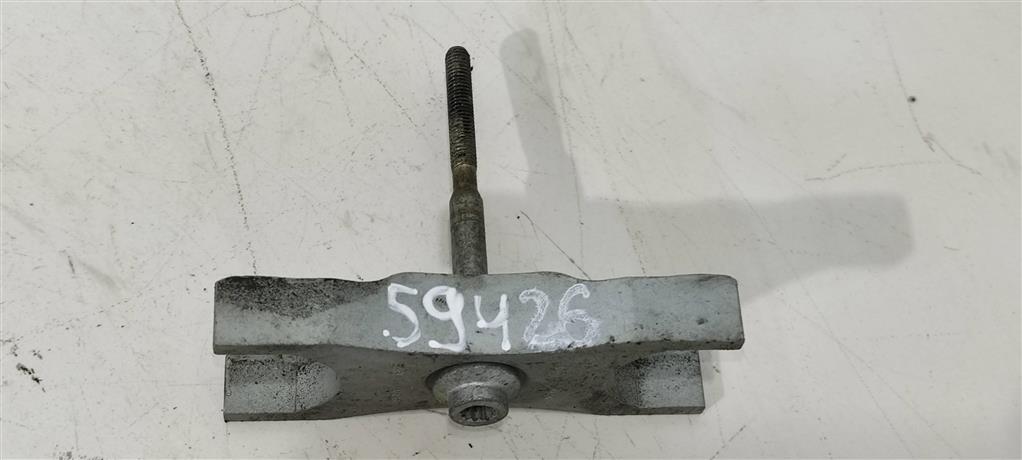 крепление форсунки Volkswagen Passat B7 2013, 2.0 л., TDi, дизель, седан, 03L130216A, CFF, 03L216A - фото №1