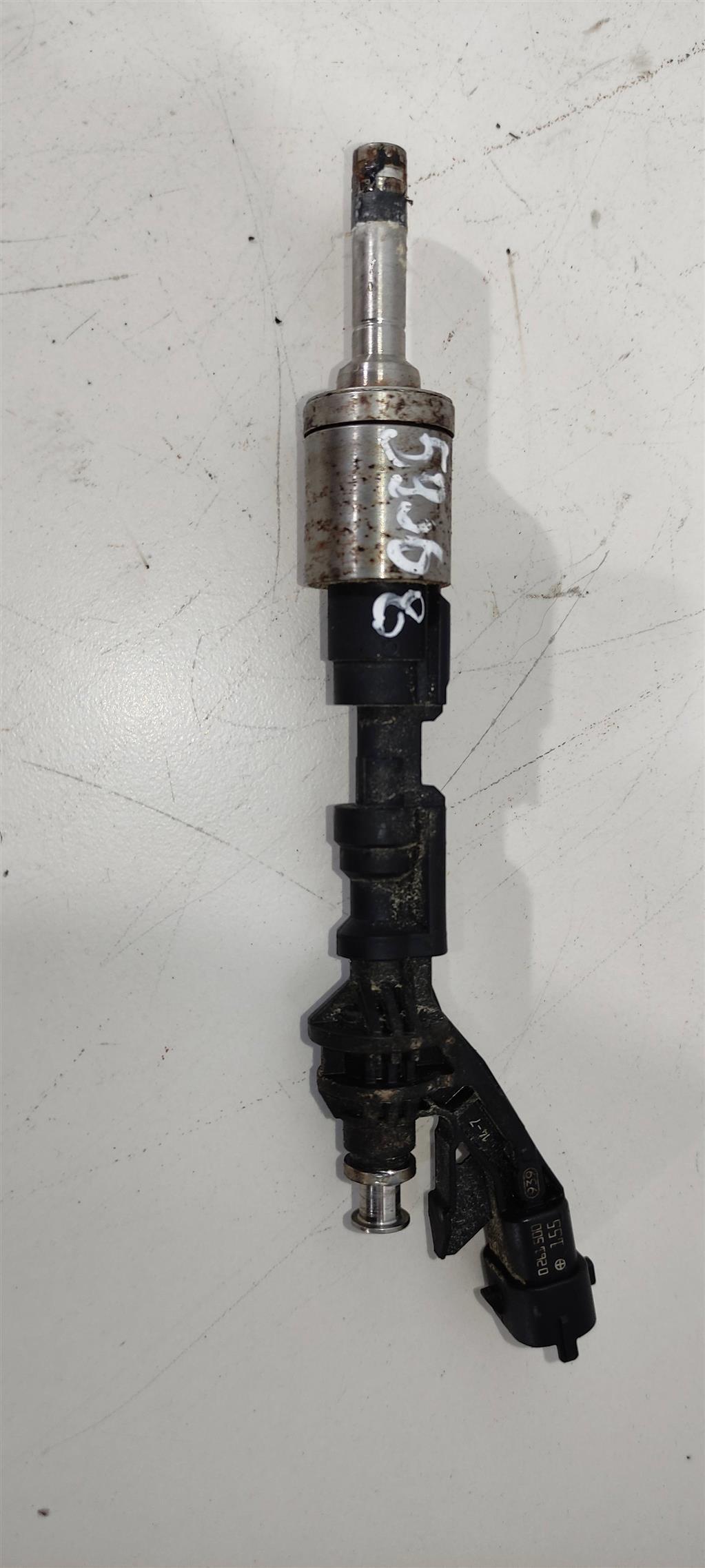 форсунка Ford Kuga 2 поколение 2014, 1.6 л., бензин, внедорожник 5 дв., B4164T, CJ5G9F593AA, 0261500155 - фото №1