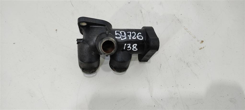 фланец (тройник) системы охлаждения Volkswagen Passat B5 1998, 1.8 л., бензин, седан, ATW, ANB, AEB, 058121133B, ADR, 058121132, 108196 - фото №1