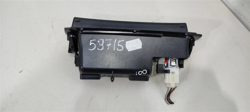 пепельница Volkswagen Passat B6 2006, 2.0 л., бензин, седан, 3C0863284A, 3C0857961A, 3C0857961F, 3C0857961H, . - фото №1