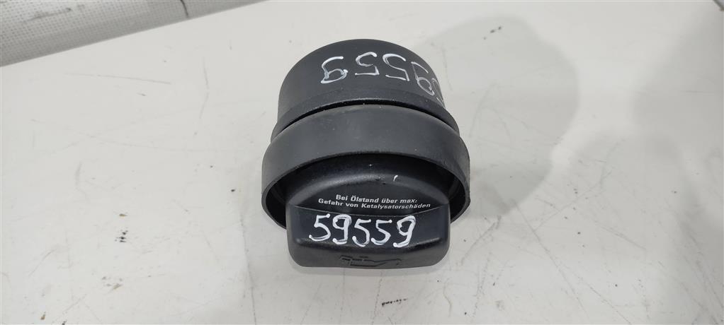 пробка маслозаливная Volkswagen Caddy 3 поколение 2006, 1.9 л., TDi, дизель, 06B103485B, 06A103485C, 06A103485F, 06B103485C, . - фото №1
