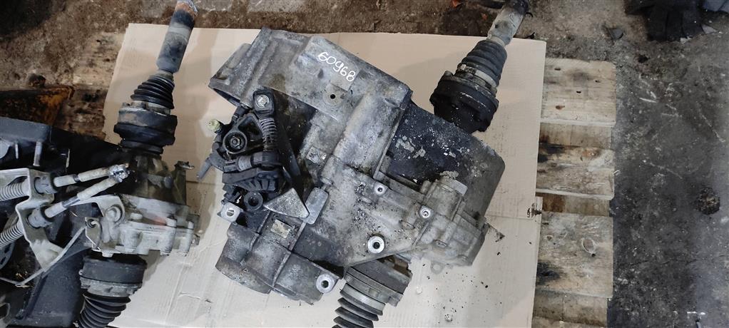 КПП механическая (МКПП) Volkswagen Passat B7 2013, 2.0 л., TDi, дизель, седан, LNZ, NFU, CFFB, CFGB, CAYC, CLLA, CFGC, CCFA, LHD, MHA, NFP, NGD - фото №1