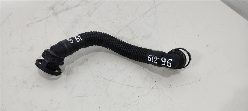 патрубок (трубопровод, шланг) Volkswagen Sharan 2 поколение 2012, 2.0 л., TDi, дизель, минивэн, 03L103493AE, CFFA, CFFB, CFGB, CLLA, CFGC, CFJA, CFHC, CBHB, CFHD, CFHF, CFHE, CFJB, CJCB, . - фото №1