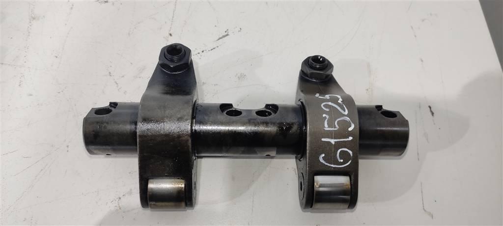 ось коромысел Volkswagen Transporter T5 2007, 1.9 л., TDi, дизель, фургон, BRS, AVF, AVB, BDJ, AXB, AXC, BRR, AWX, BDK, BXE, BPW, BLS, 038109527AF, BKE, BMM, BJB, BSU, BST, . - фото №1