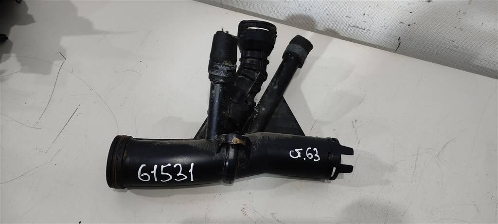 корпус термостата Volkswagen Passat B6 2006, 2.0 л., TDi, дизель, седан, BKD, BMM, BMR, BKP, 04L121026F, BMN, CBBB, CJAA, CEGA, CAAC, CAAE, CRLB, CRLC, CRBC, CRUA, CRFC, CRFA, CUNA, CRBD, CEPB, CKFC, . - фото №1