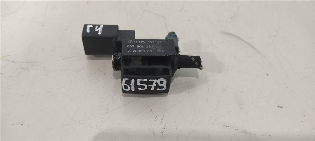 электромагнитный клапан Volkswagen Passat B6 2007, 2.0 л., TFSI, бензин, универсал, 037906283C, . - фото №1