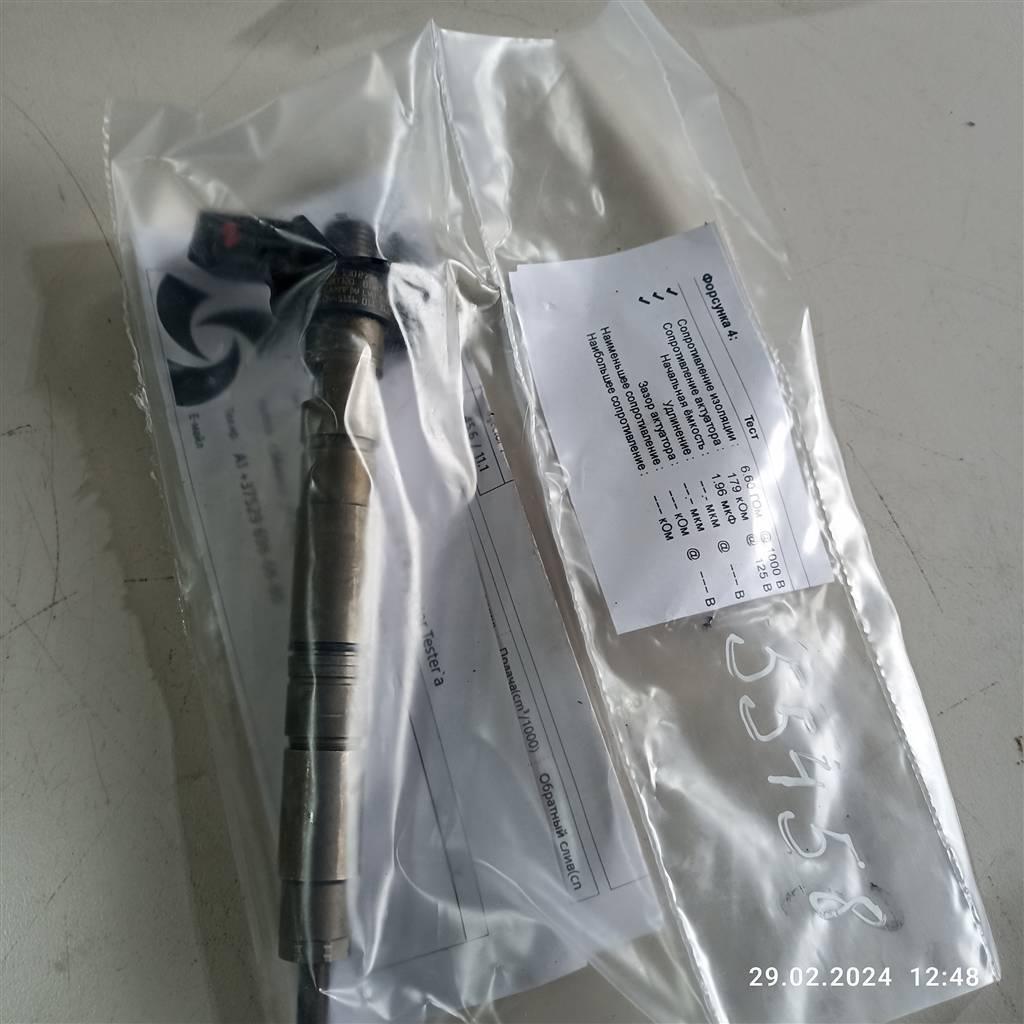 форсунка Volkswagen Golf 7 поколение 2014, 2.0 л., TDi, дизель, хетчбэк 5 дв., 0445116011, 03L130277A, CJA - фото №1