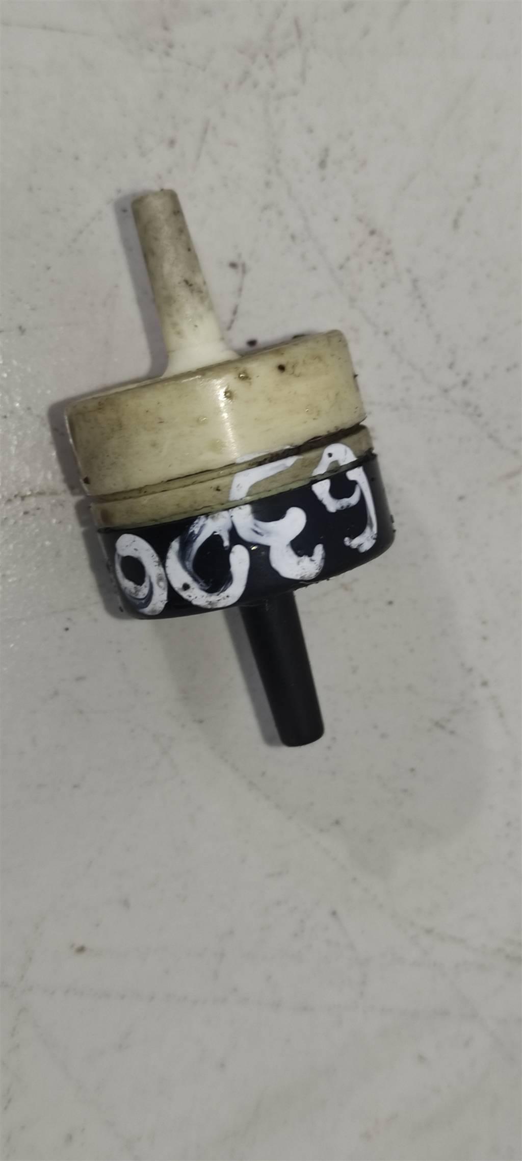 клапан вакуумного управления Volkswagen Passat B6 2007, 1.9 л., TDi, дизель, седан, 046905291A, . - фото №1