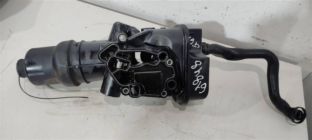 корпус масляного фильтра Volkswagen Passat B6 2006, 2.0 л., бензин, седан, BVZ, BVY, BLR, BLX, BLY, BVX, 06D115397G, 06D115397J, 06D115397D, 06D115397K - фото №1