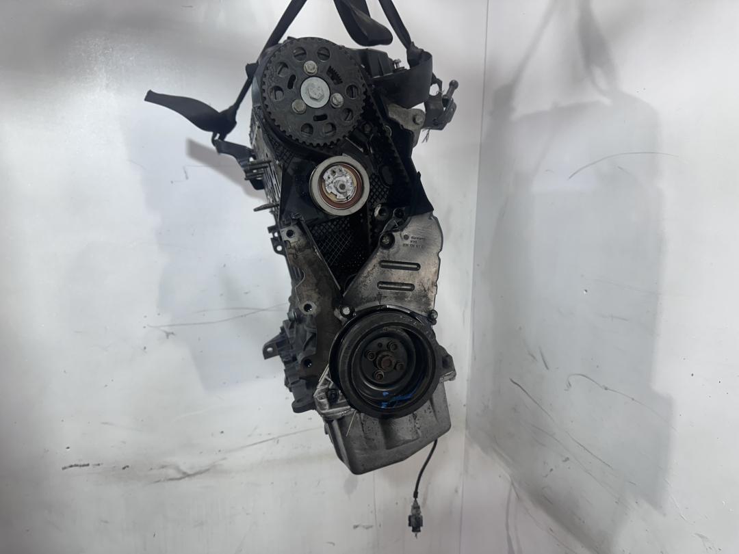 двигатель Volkswagen Transporter T5 2006, 1.9 л., TDi, дизель, фургон, AXB, AXC, . - фото №1