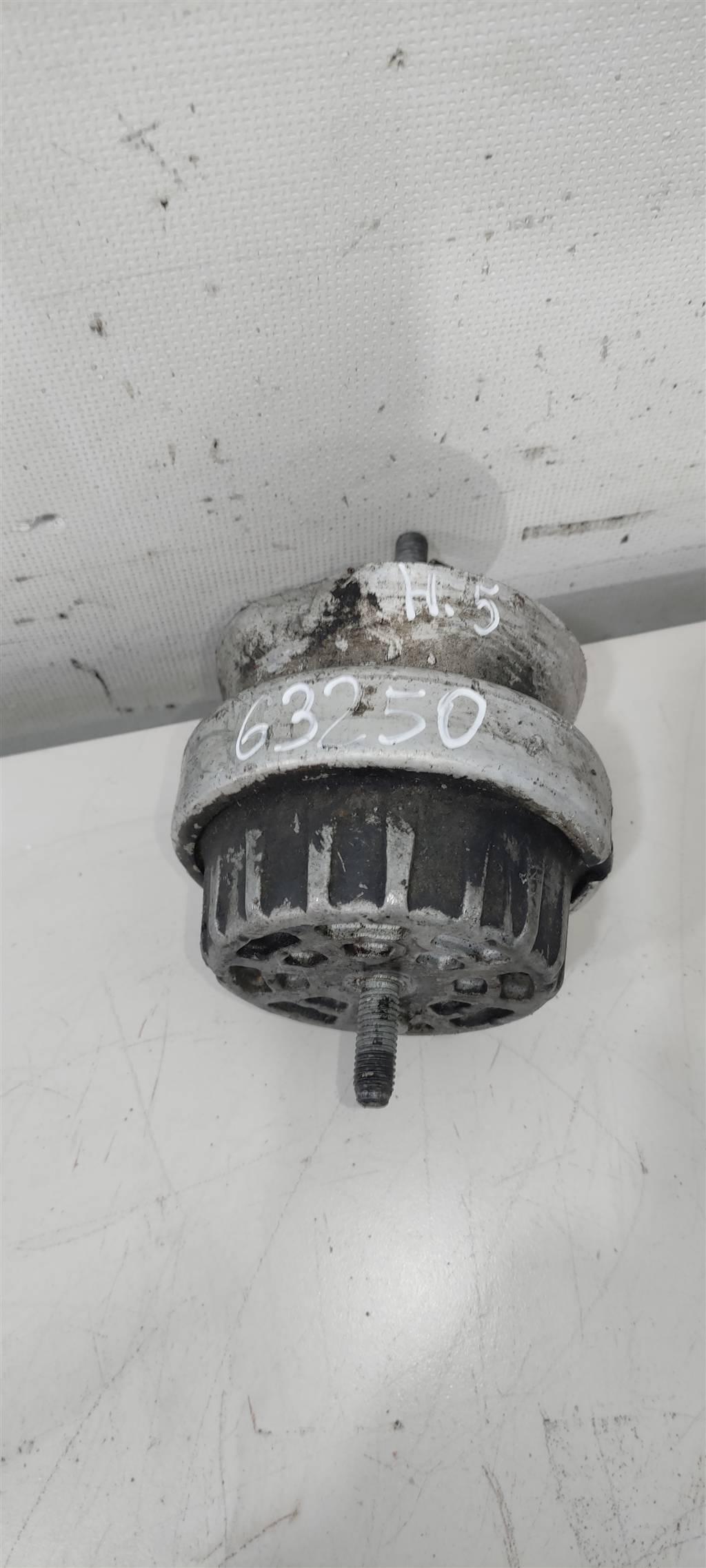 подушка крепления двигателя Audi A6 4F/C6 2006, 3.0 л., бензин, седан, 4F0199379BF, 4F0199379K, 4F0199379AP, . - фото №1