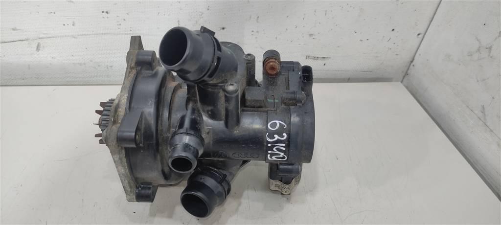 помпа Audi A3 8V 2015, 2.0 л., бензин, хетчбэк 5 дв., BPG, BPY, BPJ, BWE, AXX, BWA, BWT, CDA, CAW, CCT, CDH, CDN, CYN, CYP, CBF, CCZ, BGB, CAE, CJK, CHJ, CHH, CJX, DAJ, CWZ, CNS, CNT, CYF, CYG, ., 06L121111H - фото №1