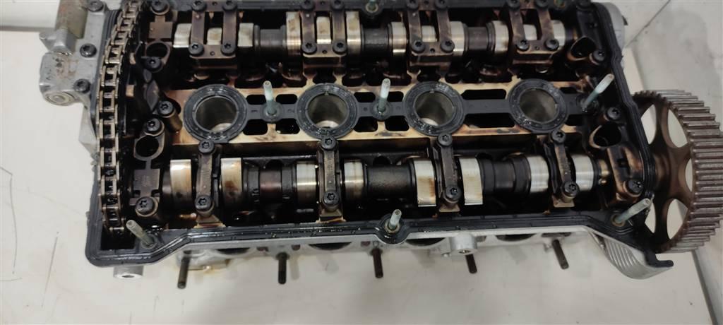 головка блока цилиндров Audi A4 B6 2003, 1.8 л., бензин, седан, AWT, AWM, AMB, AWC, AUG, AVJ, APX, BFB, BAM, AJH, AUQ, BEX, AWP - фото №1