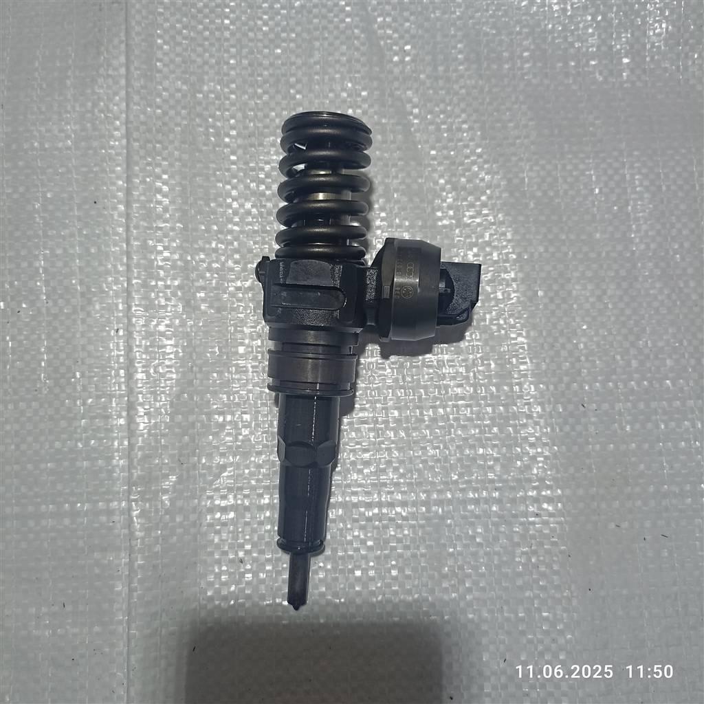 форсунка Volkswagen Passat B6 2007, 2.0 л., TDi, 038130073BQ, 038130073BN, BMP, BDK, BXE, BLS, BMM, 038130073BL, BXF, BXJ, 038130079TX, 0414720307, 0414720313, 0414720363, 0986441568, 0414720302, 0414720306, 0414720312, 0414720362 - фото №1