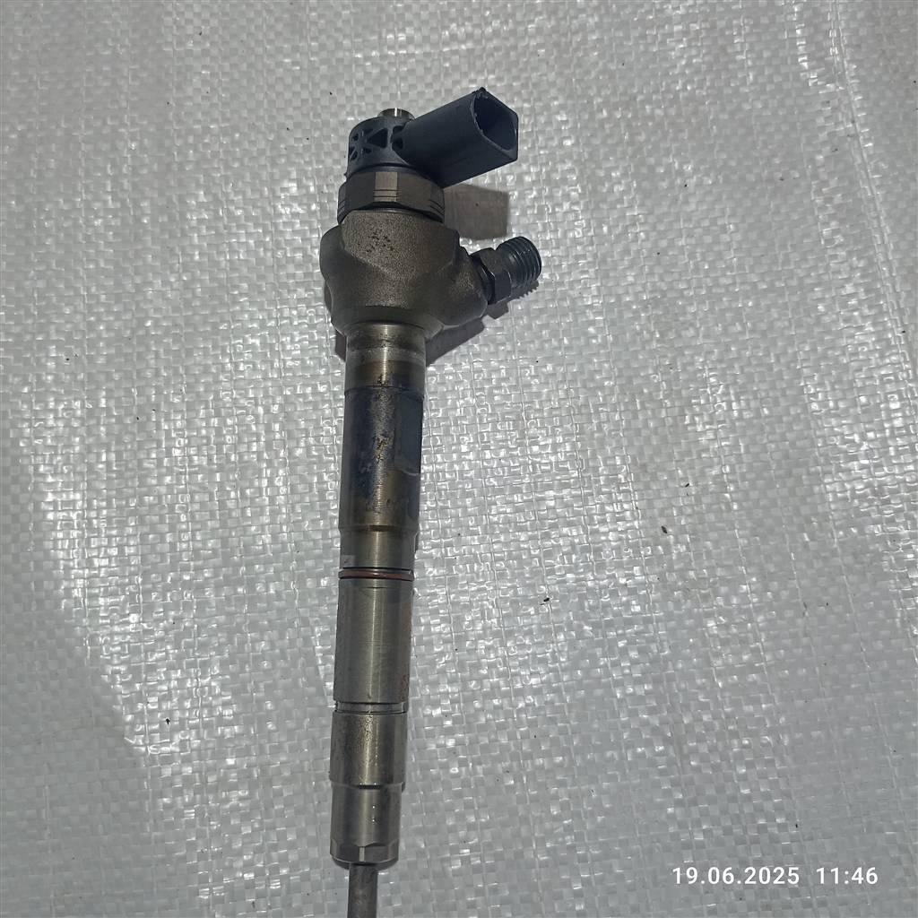 форсунка Volkswagen Crafter 1 поколение 2008, 2.0 л., TDi, 03L130277J, CNE, CKU, CKT, CSH, CNF, CFH, CFF, CFG, CLC, CDB, CJC, CGL, CSL, 03L130277Q - фото №1