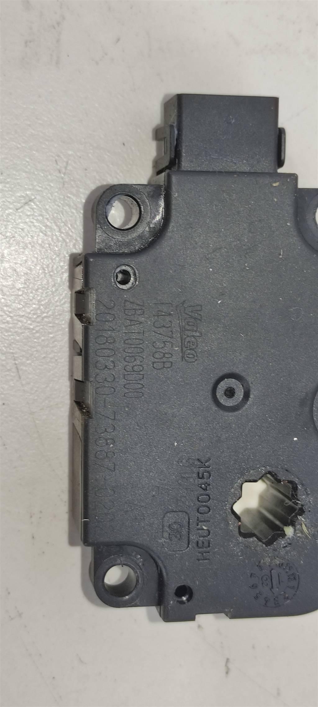 моторчик заслонки печки Mercedes-Benz E-Класс W213/S213/C238/A238 2018, 2.0 л., бензин, седан, ., ZBAT0069D00, T43758B - фото №1