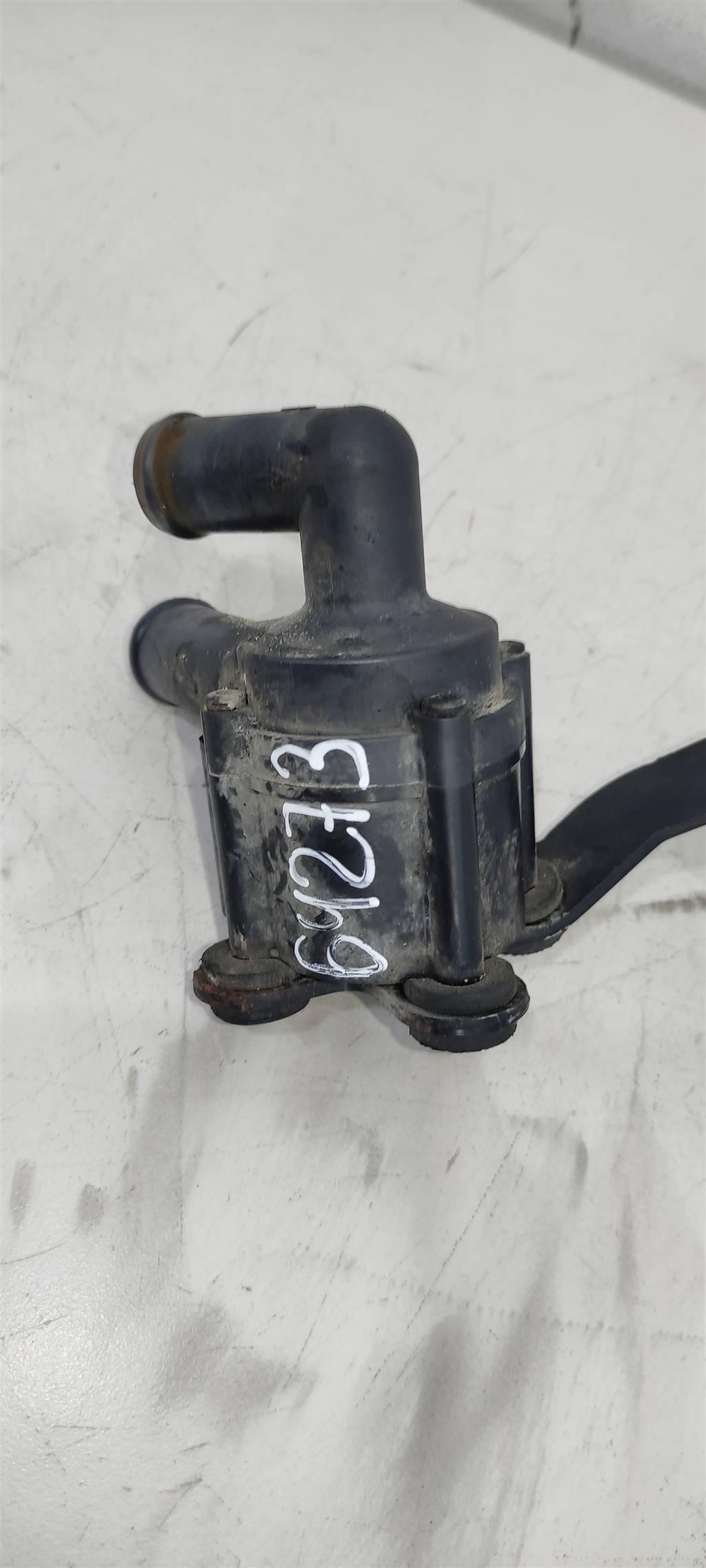 насос антифриза дополнительный Volkswagen Passat B7 2013, 2.0 л., TDi, дизель, седан, CBAA, CBAB, CBDC, CBBB, CFF, CJCB, CBAC, ., 7E0965561F - фото №1