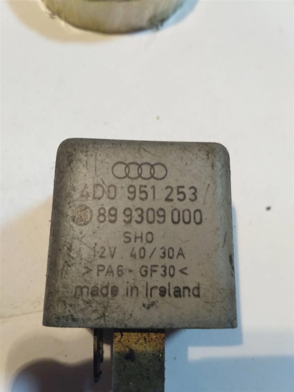реле (прочие) Audi A6 4B/C5 2000, 1.9 л., TDi, дизель, седан, 4D0951253, . - фото №1
