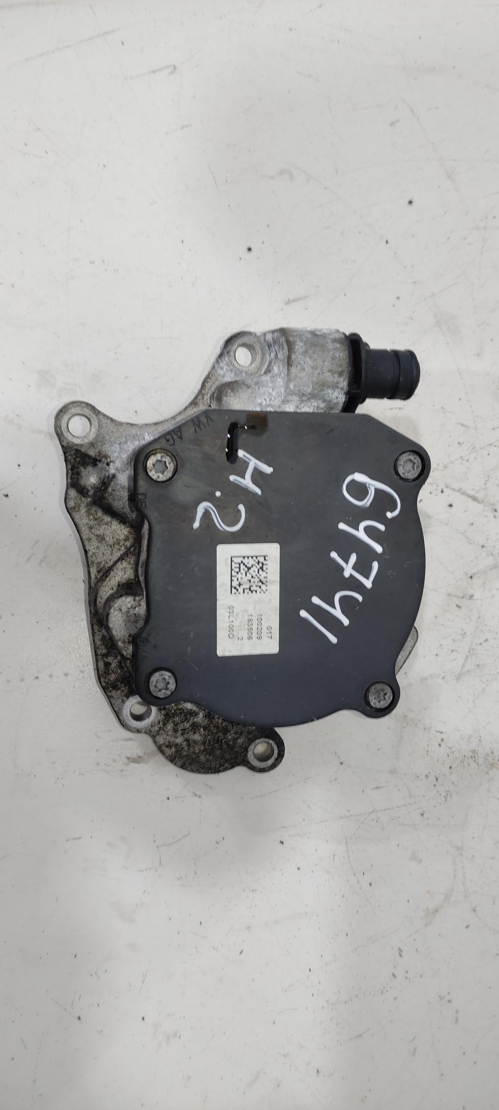 насос вакуумный Volkswagen Passat B7 2013, 2.0 л., TDi, дизель, седан, 03L145100D, CBAA, CBAB, CBDC, CLCA, CFF, CFG, CGLC, CMGB, CFJA, CJAA, CFHC, CBDA, CAYD, CAYE, CEGA, CLJA, CLLB, CJCA, 03L145100C - фото №1