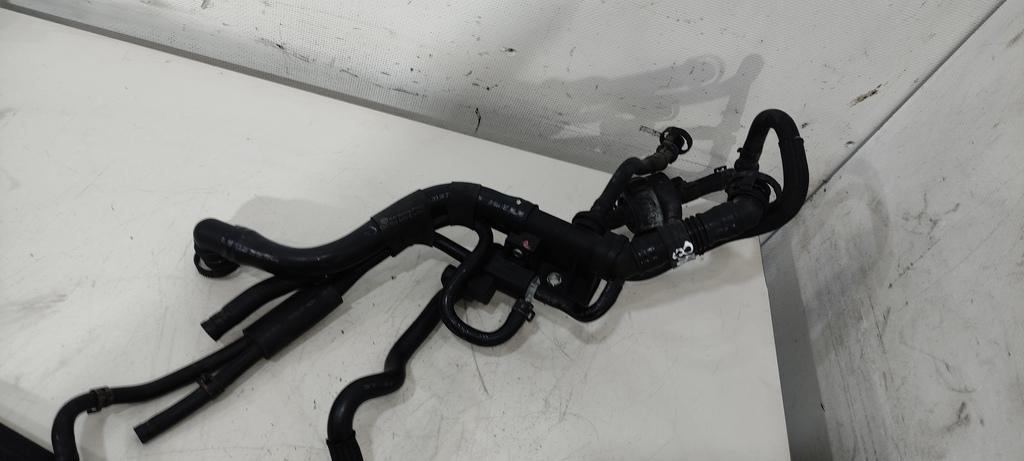 патрубок (трубопровод, шланг) Volkswagen Tiguan 1 поколение 2009, 1.4 л., бензин, внедорожник 5 дв., CDG, CAV, CTH, 03C103175D, 03C103175K, 03C103175L, 03C103474J - фото №1