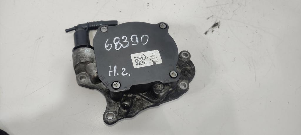 насос вакуумный Volkswagen Passat B7 2013, 2.0 л., TDi, дизель, седан, 03L145100D, CBAA, CBAB, CBDC, CLCA, CFF, CFG, CGLC, CMGB, CFJA, CJAA, CFHC, CBDA, CAYD, CAYE, CEGA, CLJA, CLLB, CJCA, 03L145100C - фото №1