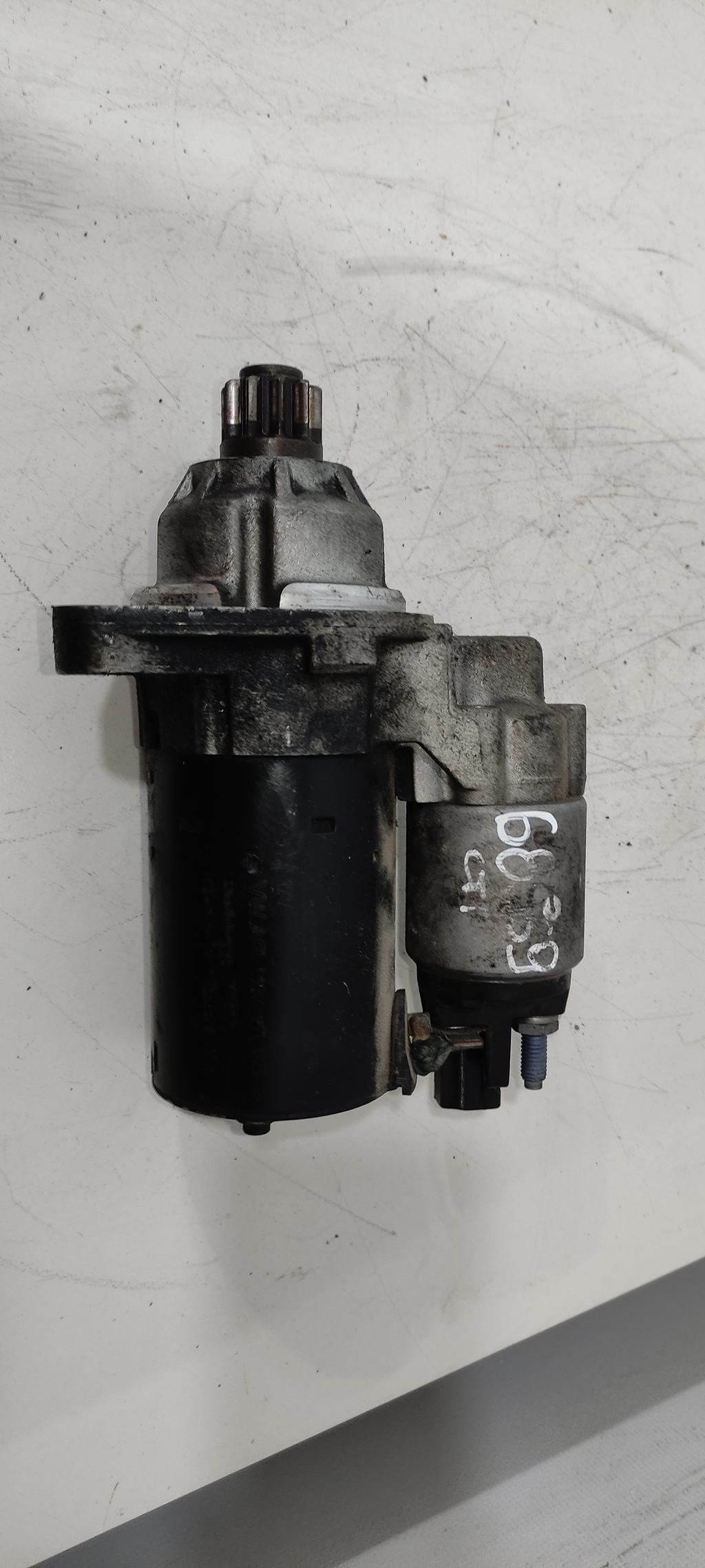 стартер Volkswagen Tiguan 1 поколение 2009, 2.0 л., FSI, бензин, внедорожник 5 дв., 02M911023G, 02M911023M, BVZ, BLP, BSE, BVY, KGV, BKC, 02M911023GX, BLX, BLY, BLS, AXX, BMB, KGU, BSF, CAWB, CCZA, CDMA, BGU, . - фото №1