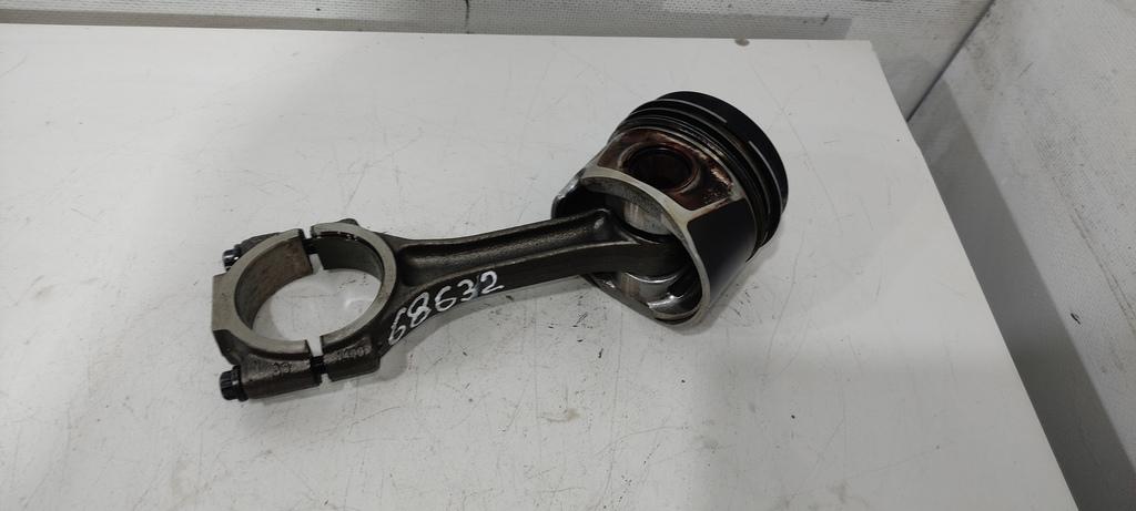 поршень Volkswagen Golf 6 поколение 2010, 2.0 л., TDi, дизель, хетчбэк 5 дв., CAH, CAG, CBA, CBB, CAGB, CAHA, CAHB, CBD, CAGA, CAGC - фото №1