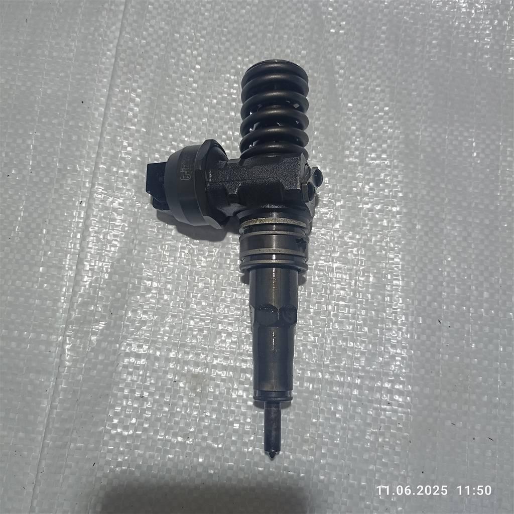 форсунка Volkswagen Caddy 3 поколение 2007, 2.0 л., TDi, дизель, минивэн, 038130073BQ, 038130073BN, BMP, BDK, BXE, BLS, BMM, BXF, BXJ, 0414720302, 0414720306, 0414720312, 0414720362 - фото №1
