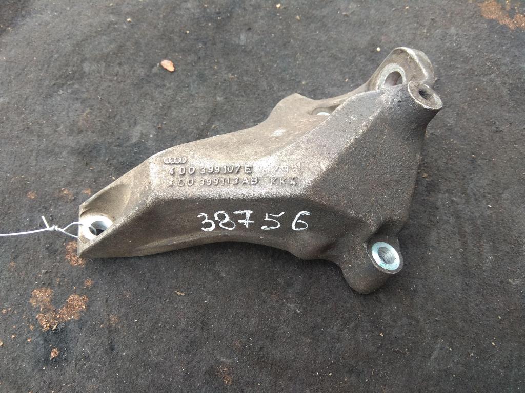 кронштейн КПП Audi A8 D2/4D 1996, 3.7 л., бензин, седан, 4D0399107E, AQG, AKC, 4D0399113AB - фото №1