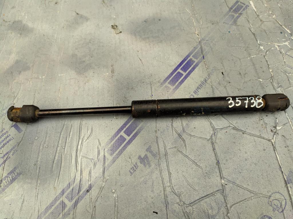амортизатор крышки багажника (3-5 двери) Volkswagen Passat B5 1998, 1.8 л., бензин, седан, 8D5827552C, 8D5827552F, . - фото №1