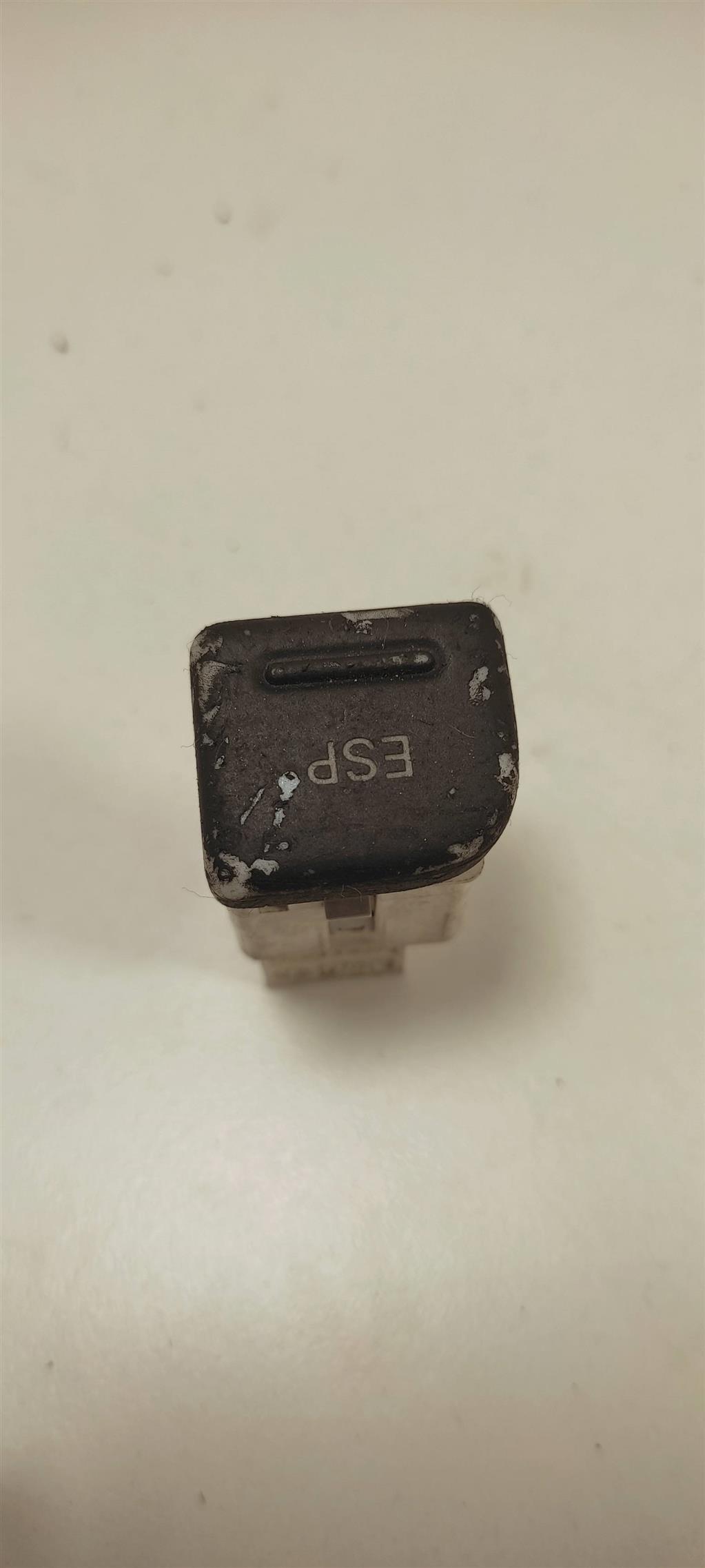 кнопка ASC / ESP Skoda Fabia 2 поколение (5J) 2007, 1.9 л., TDi, дизель, седан, 8E1927134, . - фото №1