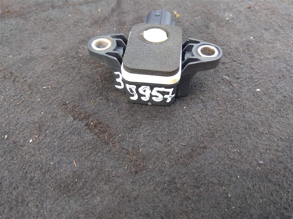 датчик удара Audi A4 B7 2006, 1.8 л., бензин, седан, 8P0955557, . - фото №1
