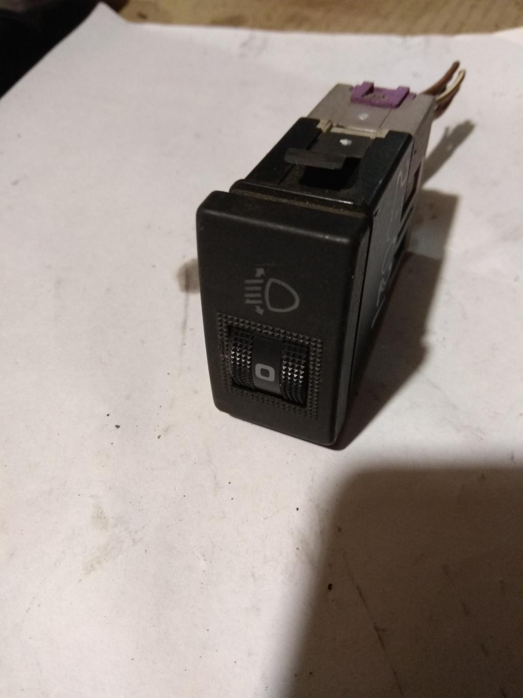 кнопка корректора фар Audi A6 4A/C4 1997, 1.8 л., бензин, седан, 8D0941301, . - фото №1