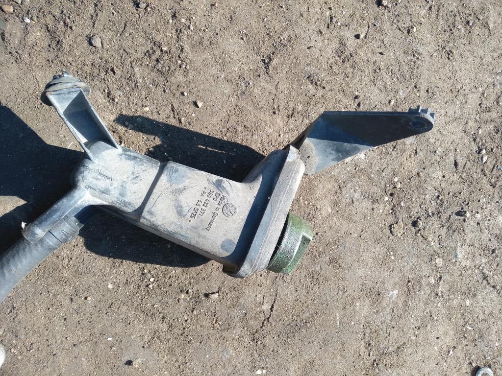 бачок гидроусилителя Skoda Superb 1 поколение 2005, 1.8 л., бензин, седан, 3B0422371, . - фото №1