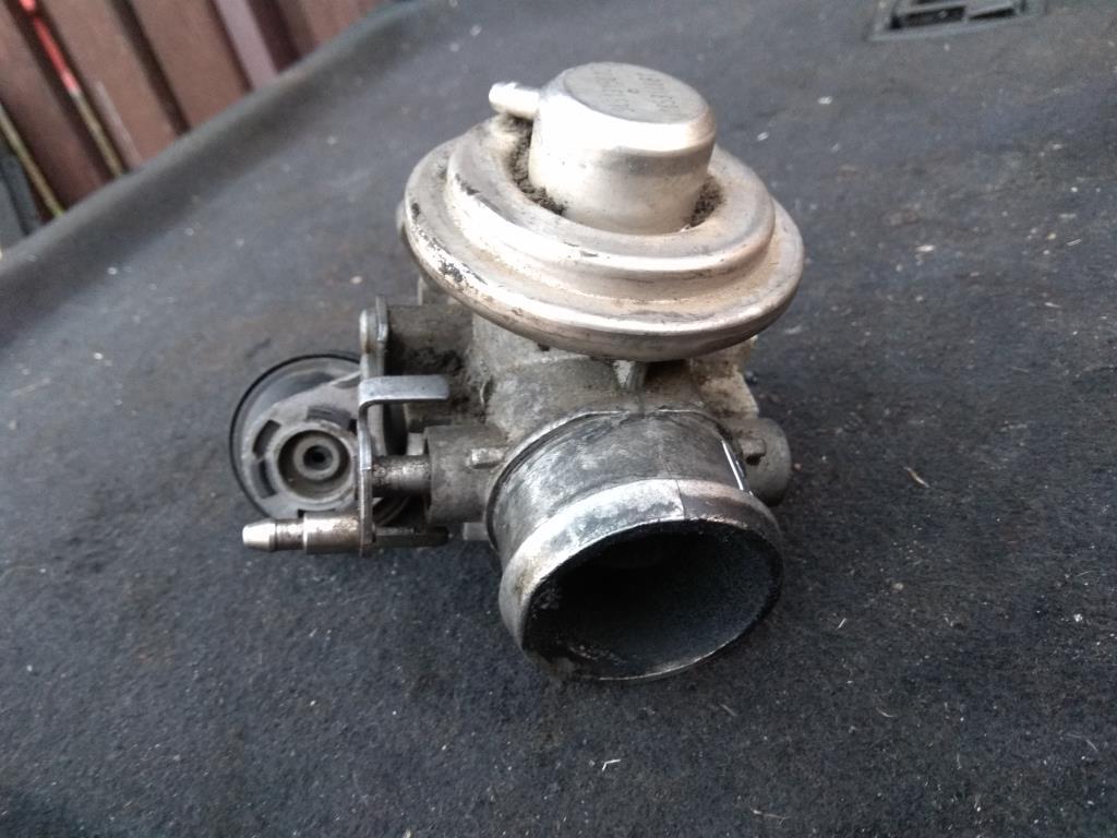 клапан EGR SEAT Arosa 6H 2000, 1.2 л., TDi, дизель, хетчбэк 5 дв., 038131501M, 045131501C, 038131501A, 038131501AR, 038131501E, 045131501L - фото №1