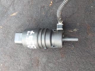 насос (моторчик) омывателя стекла Volkswagen Polo 3 поколение 1996, 4.2 л., бензин, седан, 8K5955647, 1K5955651